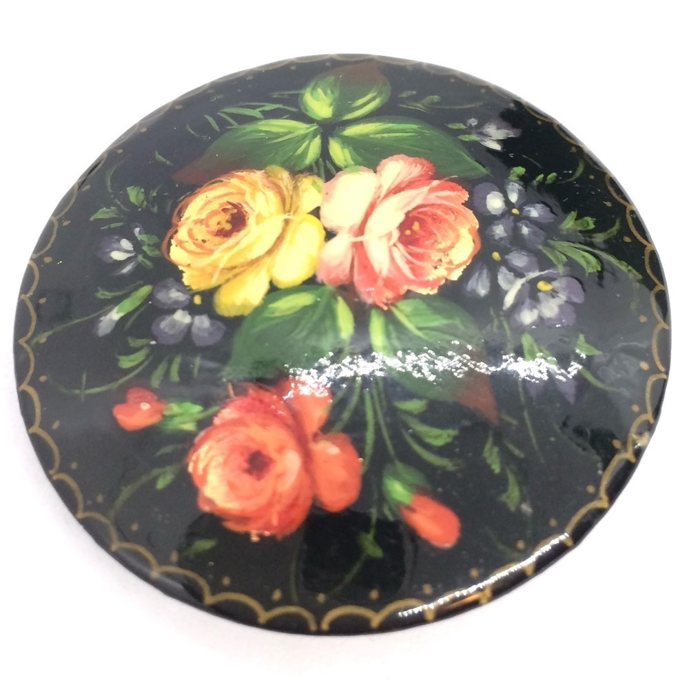VINTAGE RUSSIAN LACQUER BROOCH PIN HAND PAINTED FLORAL FLOWERS SIGNED ROUND